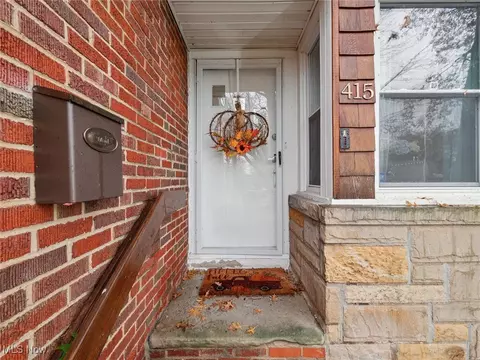 Entry Way - 415 E 266 St, Euclid, OH 44132 photo 1 of 4
