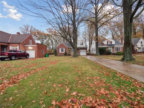 Exterior - 415 E 266 St, Euclid, OH 44132 photo 3 of 9