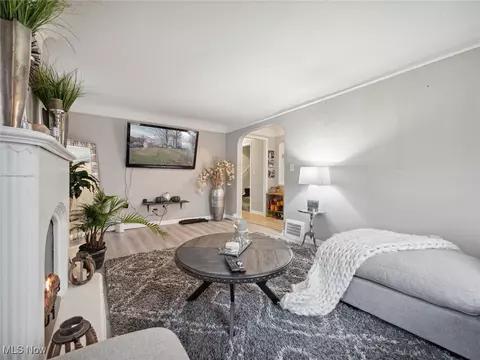 Living - 415 E 266 St, Euclid, OH 44132 photo 2 of 3