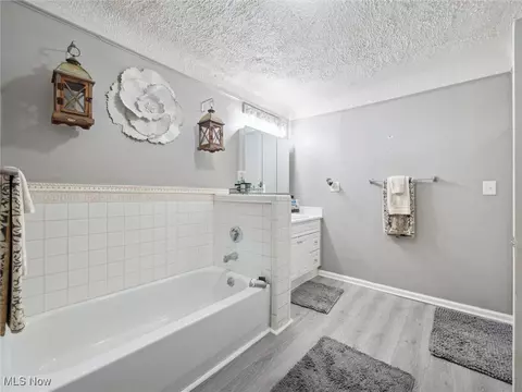 Bath - 415 E 266 St, Euclid, OH 44132 photo 2 of 5