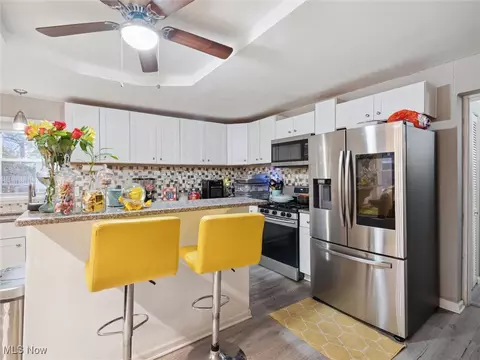 Kitchen - 415 E 266 St, Euclid, OH 44132 photo 3 of 4