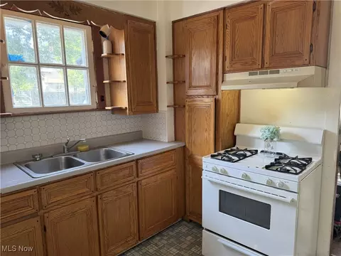 Kitchen - 61 E Ido Ave, Akron, OH 44301 photo 2 of 4