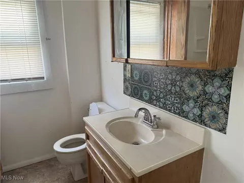 Bath - 61 E Ido Ave, Akron, OH 44301 photo 1 of 4