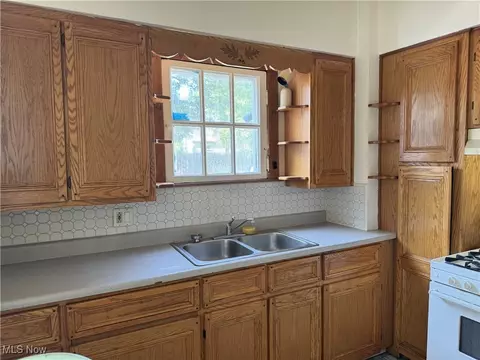 Kitchen - 61 E Ido Ave, Akron, OH 44301 photo 4 of 4