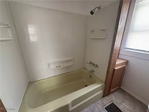 Bath - 61 E Ido Ave, Akron, OH 44301 photo 2 of 4