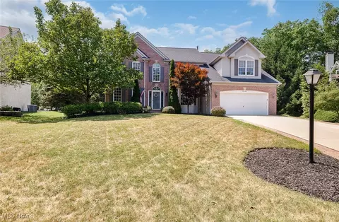 22140 Woodfield Trl, Strongsville, OH 44149
