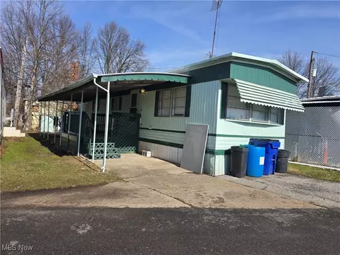 8376 Russell Ln, Cleveland, OH 44144
