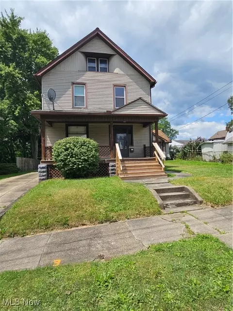 46 48 Hyde Ave, Niles, OH 44446