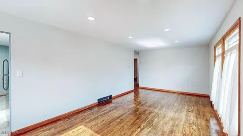 162 E Ralston Ave, Akron, OH 44301 photo 8
