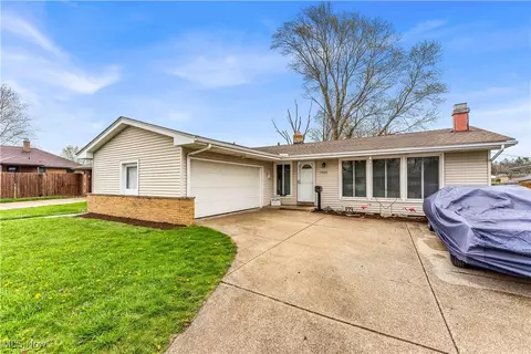 7551 Apollo Dr, Parma, OH 44130