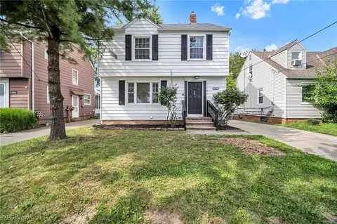 19413 Raymond St, Maple Heights, OH 44137