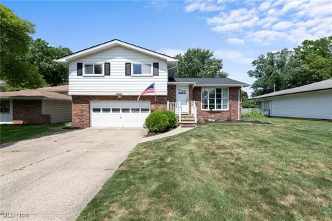 21104 Mastick Rd, Fairview Park, OH 44126