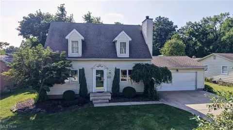 5807 Woodmoor Ave NW, Canton, OH 44718