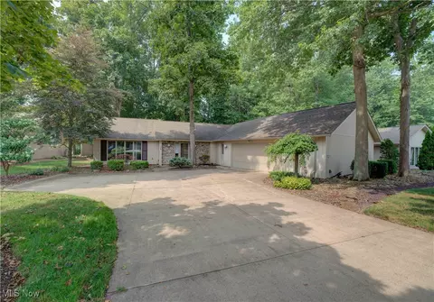 8784 Gatewood Dr, North Ridgeville, OH 44039