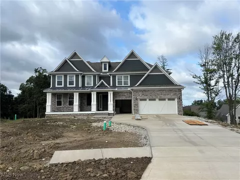 600 Lake Placid Ct, Chagrin Falls, OH 44022