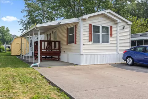 428 Westwoods Rd, Amherst, OH 44001