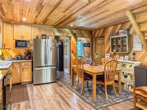 Kitchen - 39280 W Captina Hwy, Barnesville, OH 43713 photo 2 of 2