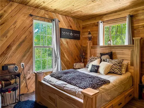 Bedroom - 39280 W Captina Hwy, Barnesville, OH 43713 photo 1 of 3