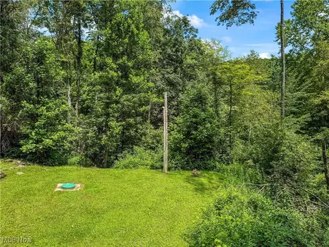 Exterior - 39280 W Captina Hwy, Barnesville, OH 43713 photo 9 of 12