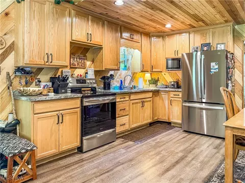 Kitchen - 39280 W Captina Hwy, Barnesville, OH 43713 photo 1 of 2