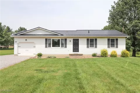 2588 Fulton Rd, Creston, OH 44217