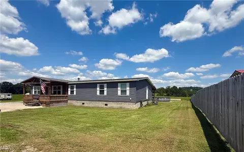 12195 Hebron Rd, Saint Marys, WV 26170