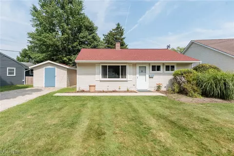 738 Spruce St, Medina, OH 44256