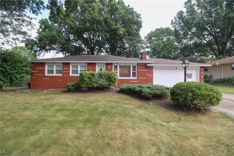 223 Evergreen Dr, Poland, OH 44514