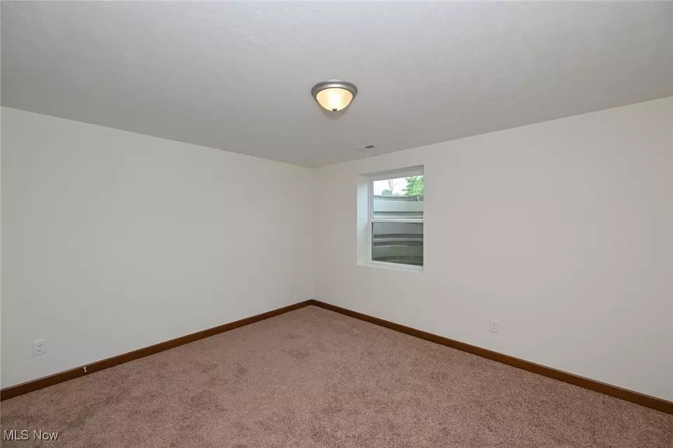 Bedroom - 9372 Towpath Trl, Seville, OH 44273 photo 5 of 8