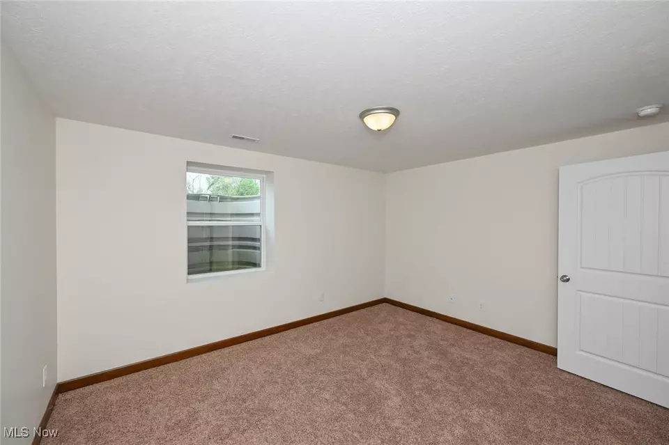 Bedroom - 9372 Towpath Trl, Seville, OH 44273 photo 7 of 8