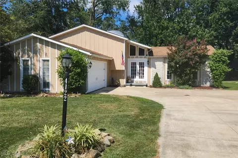 4122 Woodstock Dr, Lorain, OH 44053