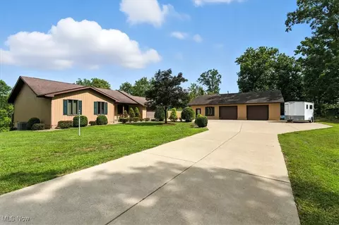 1371 N Dry Run Rd, Williamstown, WV 26187