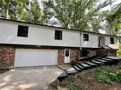8143 S Park Dr, Garrettsville, OH 44231
