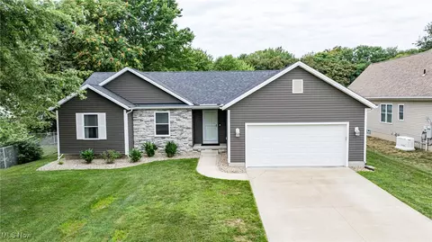 60 Country Lane Ln, Painesville, OH 44077