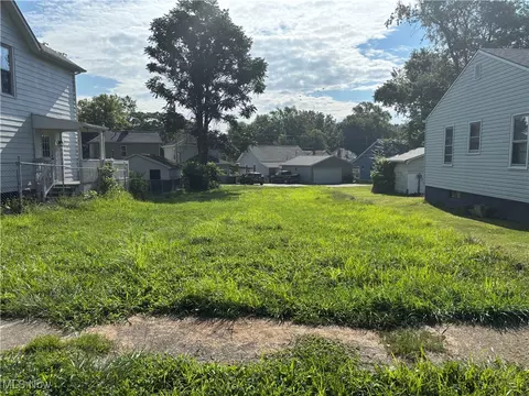 144 Corwin Ave, Zanesville, OH 43701