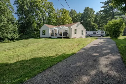 7991 Chagrin Rd, Chagrin Falls, OH 44023