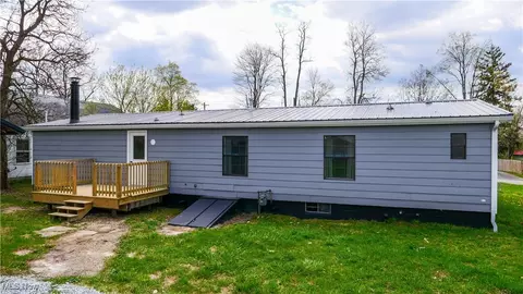 186 W Main St, Farmington, OH 44491
