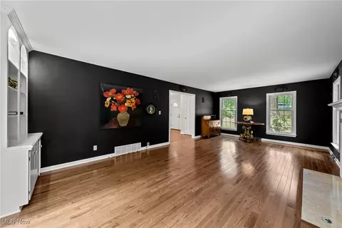 756 Treecrest Dr, Akron, OH 44333 photo 9