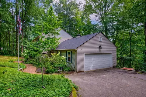 756 Treecrest Dr, Akron, OH 44333 photo 4