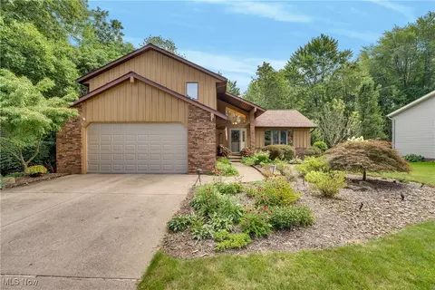 6235 Sunnywood Dr, Solon, OH 44139