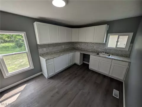 1710 Middle Ave, Elyria, OH 44035 photo 13