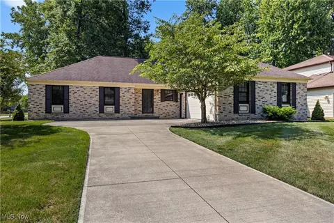 26939 Tall Oaks Trl, Olmsted Falls, OH 44138