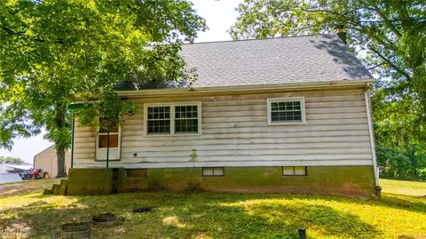 54 Juanita Dr, Steubenville, OH 43952