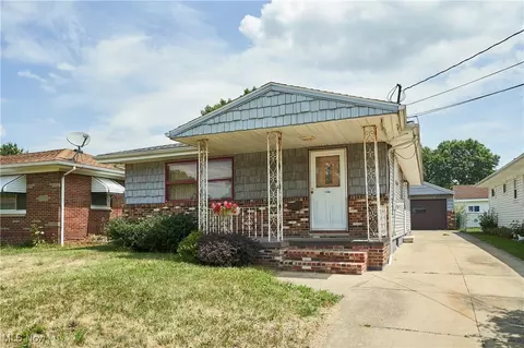 597 Hillman Rd, Akron, OH 44312