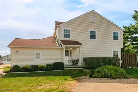 1245 Leeward Ln #A, Willoughby, OH 44094