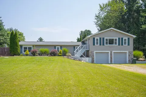 18833 Riverview Dr, Chagrin Falls, OH 44023