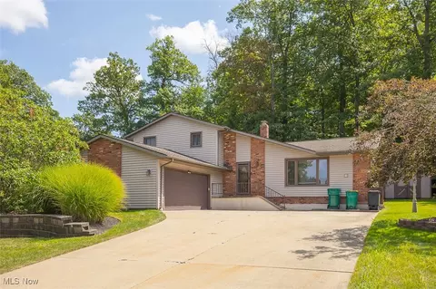 1450 Driftwood Dr, Seven Hills, OH 44131