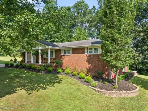 55899 Poplar Dr, Bellaire, OH 43906