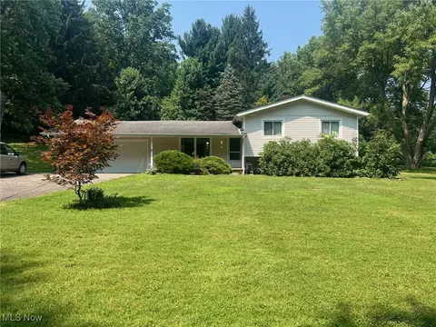 10504 Mulberry Rd, Chardon, OH 44024