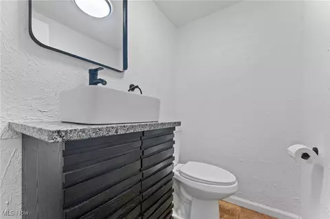 Bath - 123 Prestwick Dr, Boardman, OH 44512 photo 1 of 3